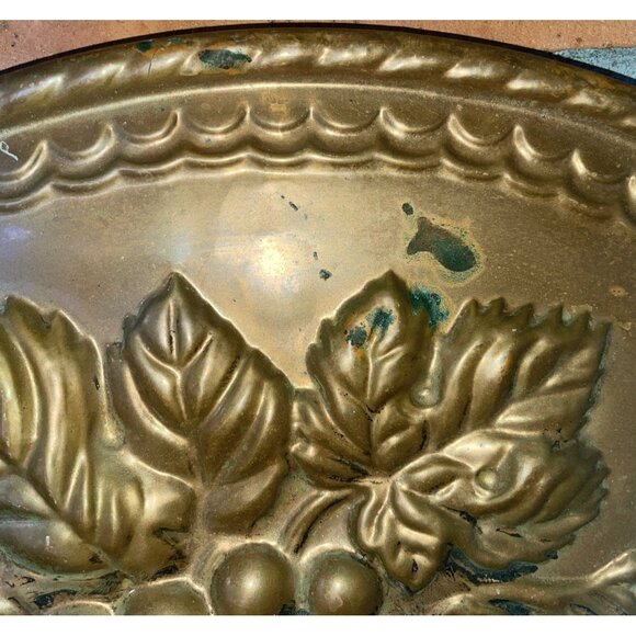 Vintage Peerage Brass Plate Wall Hanging Made in England 14” Embossed Repoussé - Picture 4 of 7